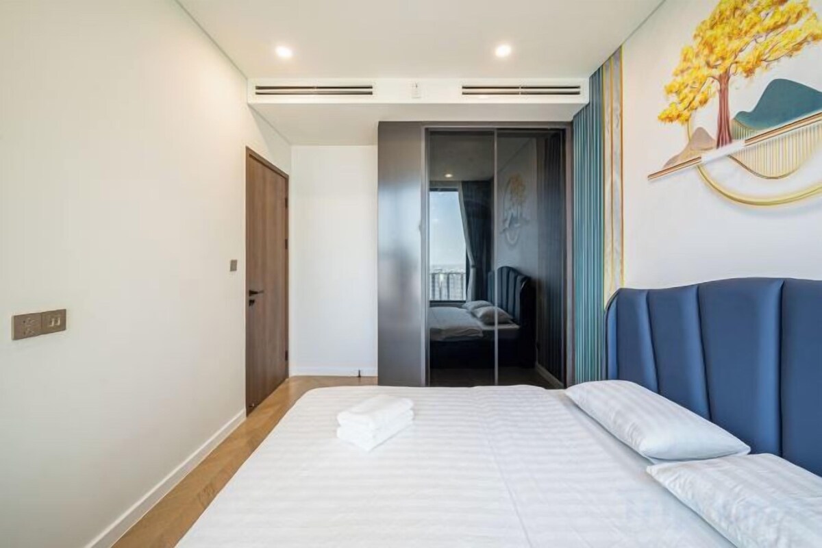 Memory-foam beds, minibar, in-room safe, desk