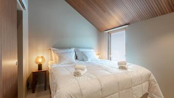 3 多间卧室、办公桌、旅行婴儿床、免费 WiFi