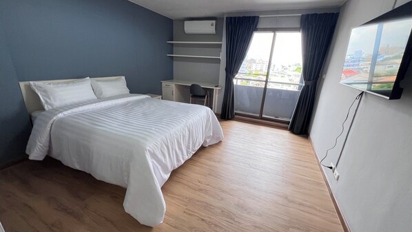 Basic Room, City View | In-room business centre