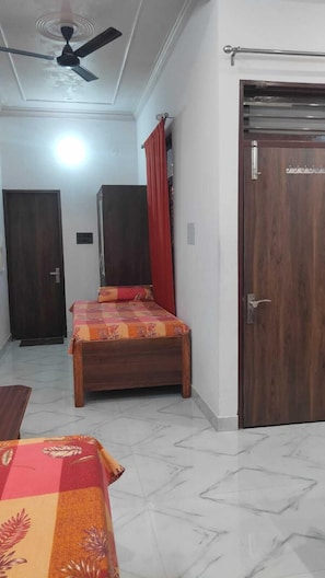 Family Room | Free WiFi - Vinayak Home Stay (Mathura)