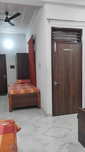 Family Room | Free WiFi - Vinayak Home Stay (Mathura)