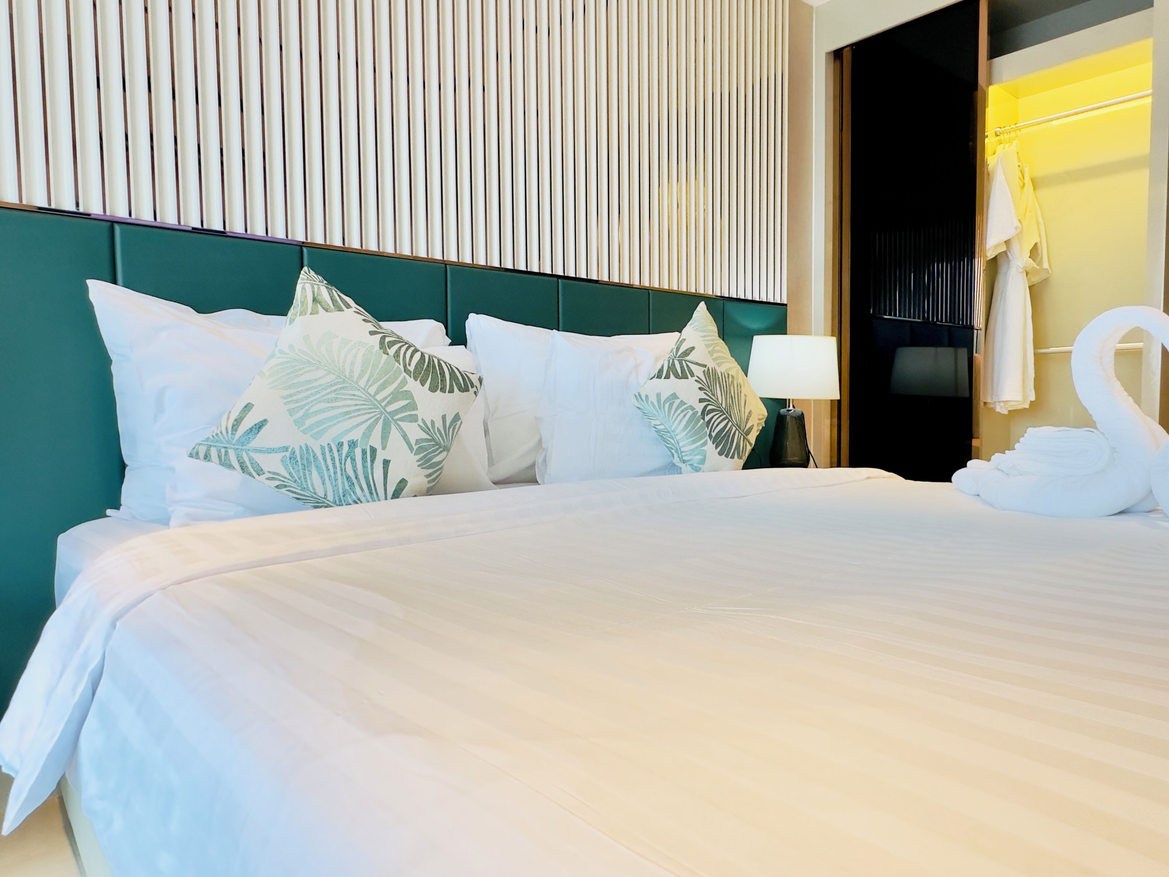 Emerald Room | Egyptian cotton sheets, premium bedding, Select Comfort beds