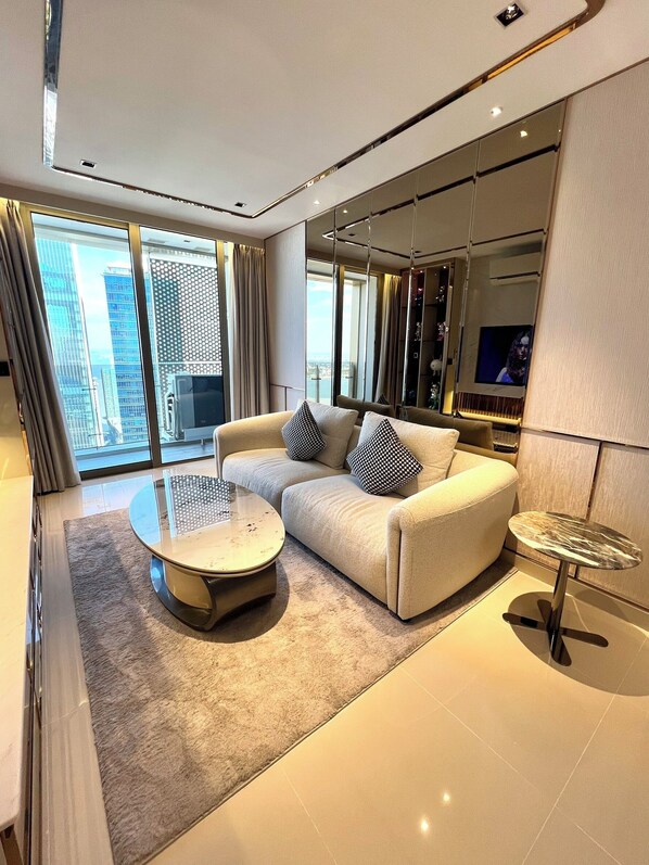 Sapphire Room | Living area | 55-inch flat-screen TV with cable channels - P Residence Phnom Penh (Phnom Penh)