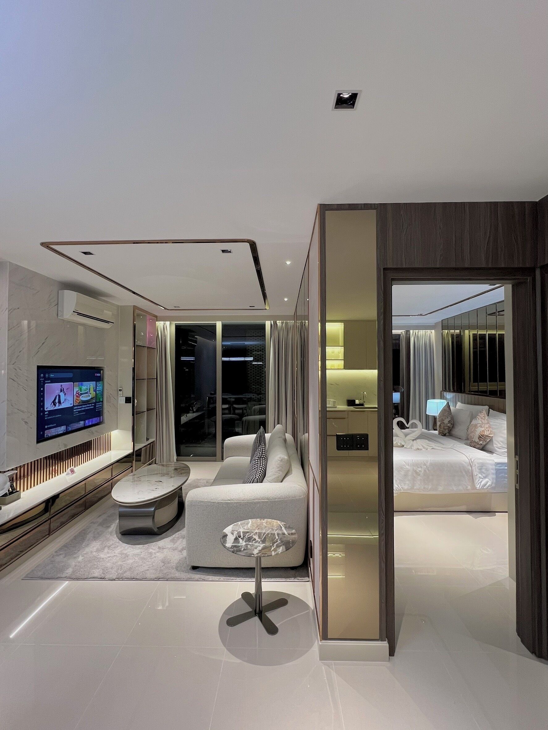 Deluxe Room, 1 King Bed | Egyptian cotton sheets, premium bedding, Select Comfort beds