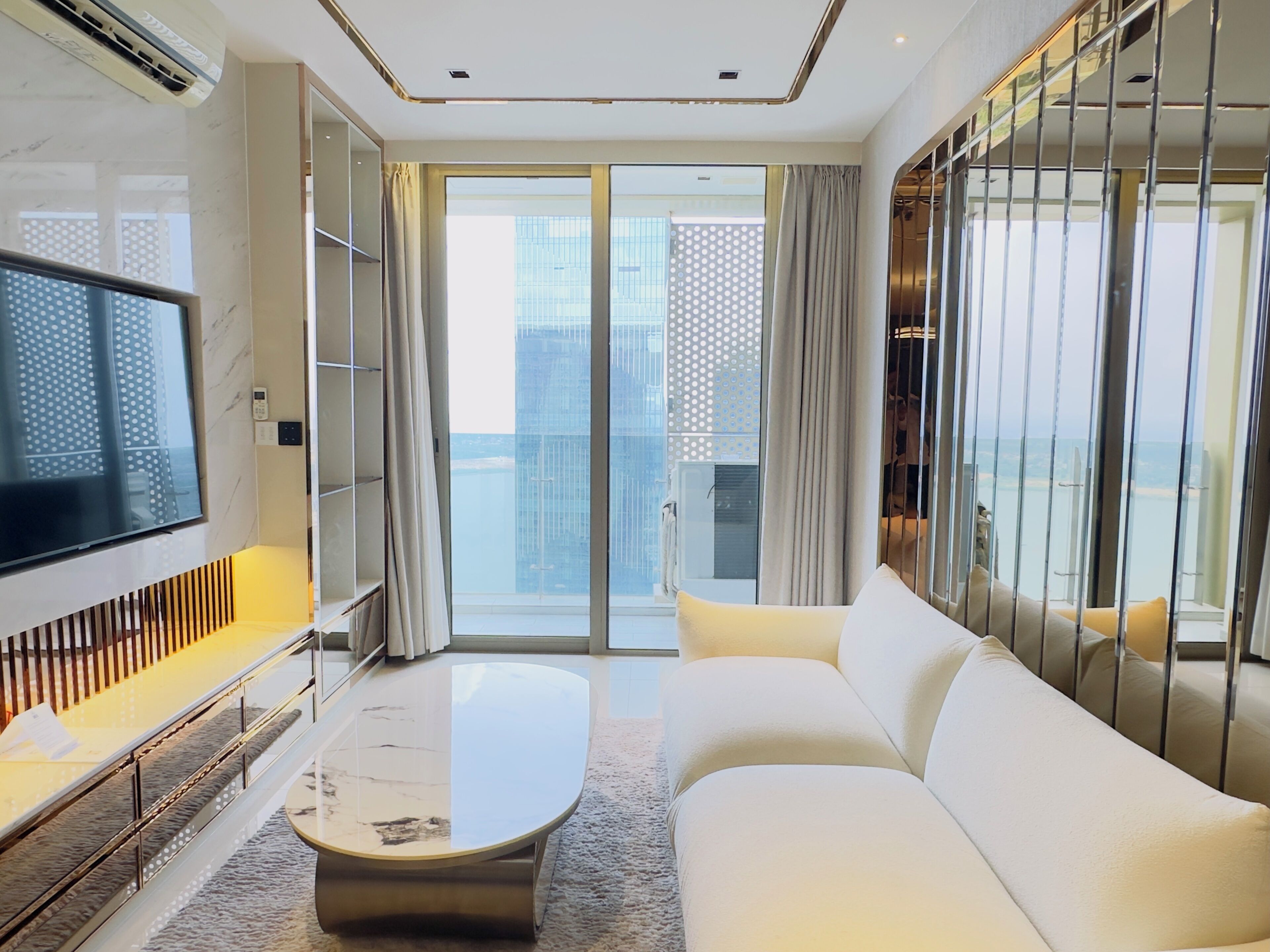 Ruby Room | Living area | 55-inch flat-screen TV with cable channels