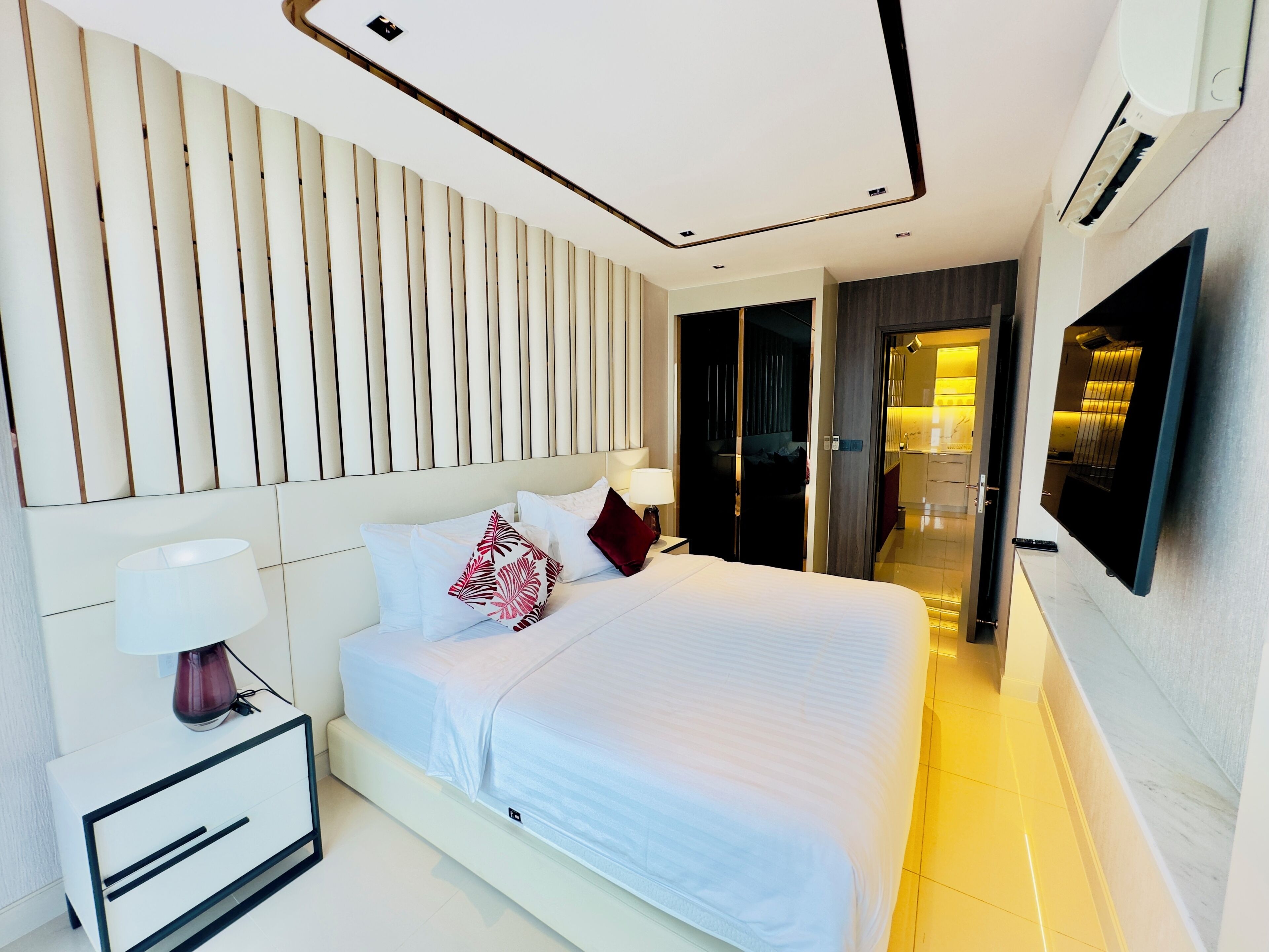 Ruby Room | Egyptian cotton sheets, premium bedding, Select Comfort beds