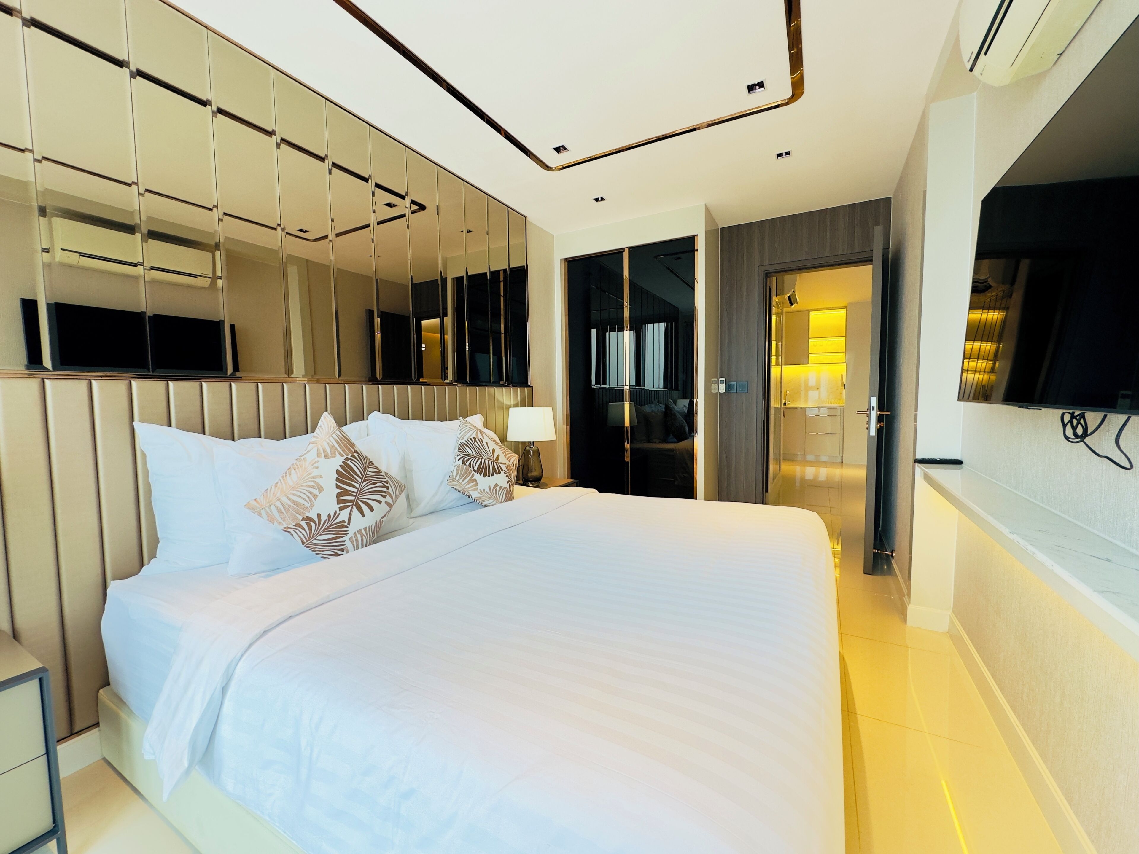 Sapphire Room | Egyptian cotton sheets, premium bedding, Select Comfort beds