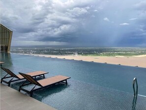 Kolam renang terbuka 