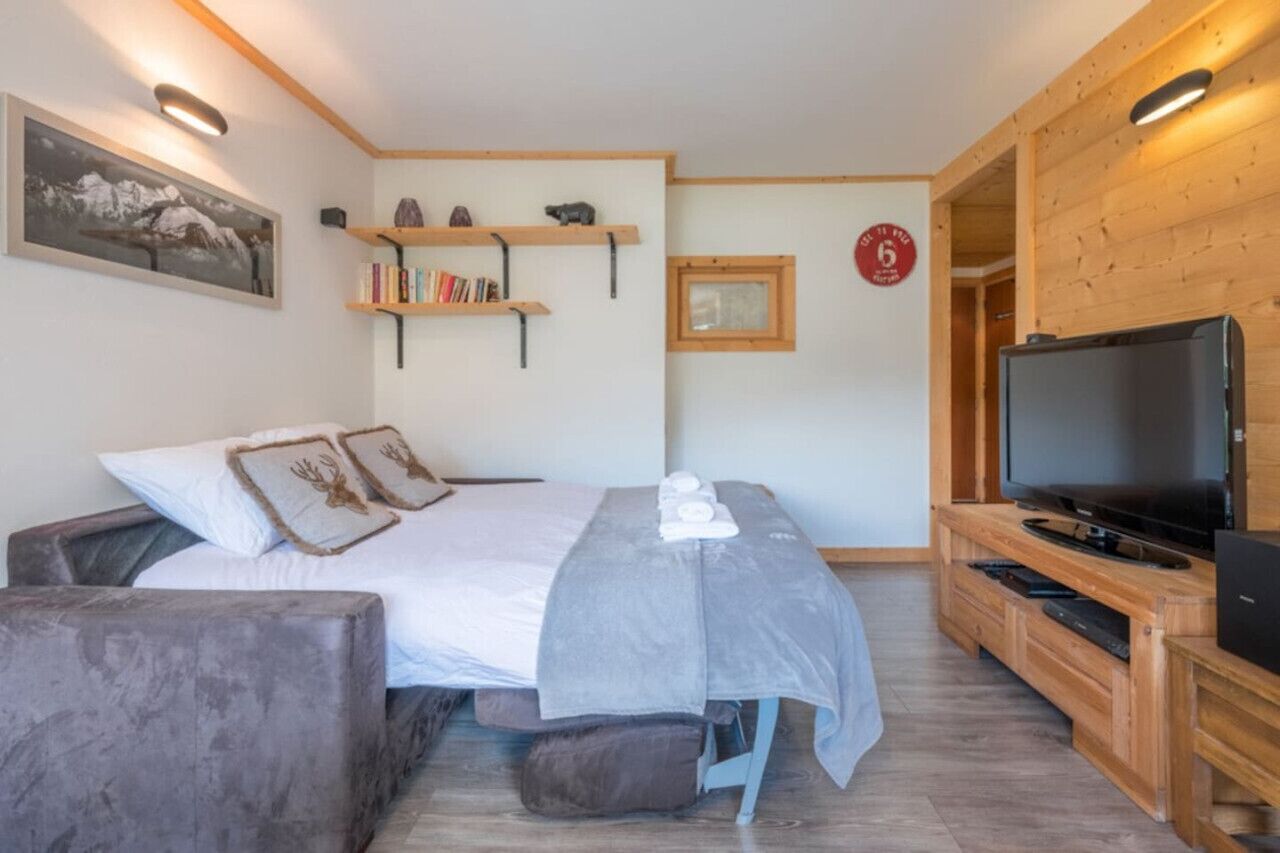 1 bedroom, travel cot, free WiFi, bed sheets