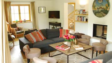 TV, fireplace