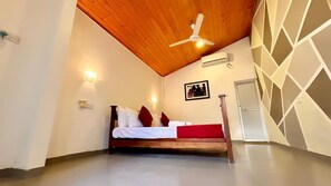 豪華雙人房 | 房內夾萬、書桌、手提電腦工作空間、免費 Wi-Fi