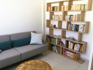 TV - Calm and modern villa with a private pool (Escales)