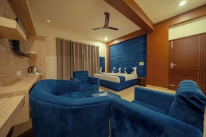 基础套房, 1 张特大床 | 隔音、免费 WiFi