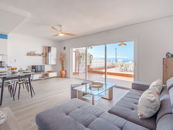 TV - Terraza de los Gigantes by Interhome (Los Gigantes)