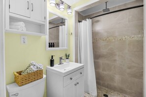 Suihku, hiustenkuivaaja, sampoo