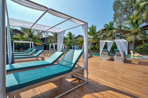 13 indoor pools, outdoor pool
