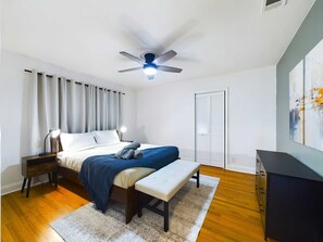 3 bedrooms, free WiFi, bed sheets - Charming & Cozy Fort Worth Home w/ Yard, Near Downtown & Stockyards (Fort Worth)