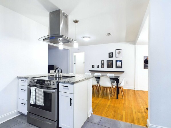 Fridge, microwave, oven, stovetop - Charming & Cozy Fort Worth Home w/ Yard, Near Downtown & Stockyards (Fort Worth)