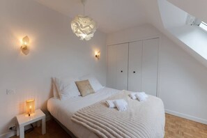 3 soverom, strykejern/-brett, reiseseng for barn og wi-fi (inkludert)