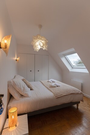 3 bedrooms, iron/ironing board, free WiFi, bed sheets