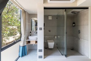 Cozy Single | Bathroom