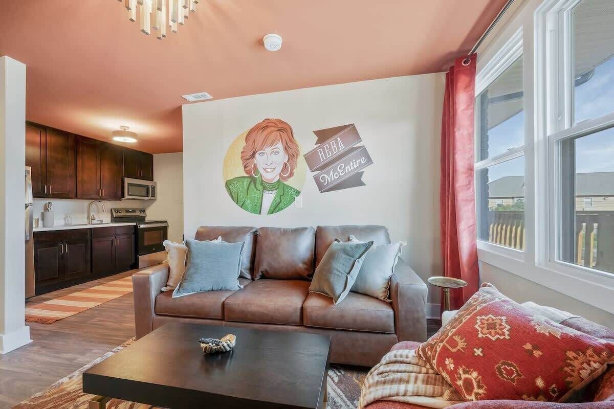 Reba McEntire Themed Apartment!