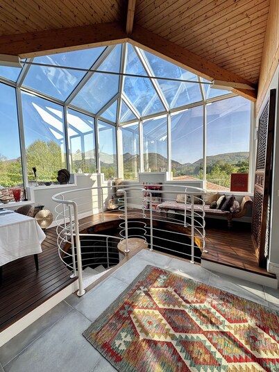 Architect-designed house with swimming pool 10 minutes from St Jean de Luz