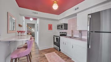 Frigorífic, microones, forn i placa de cuina