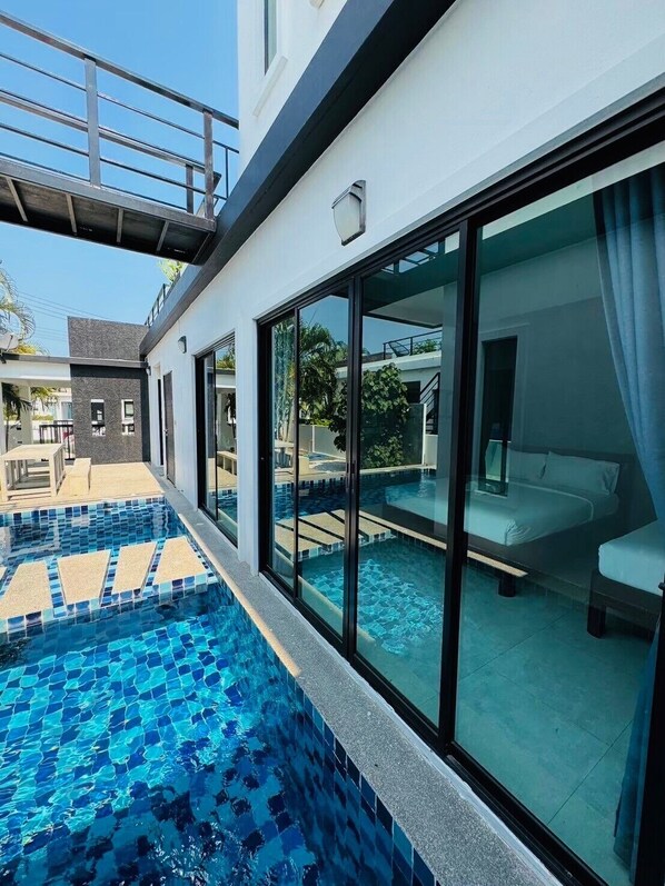 Villa, bassengutsikt | 3 soverom, wi-fi (inkludert) og sengetøy