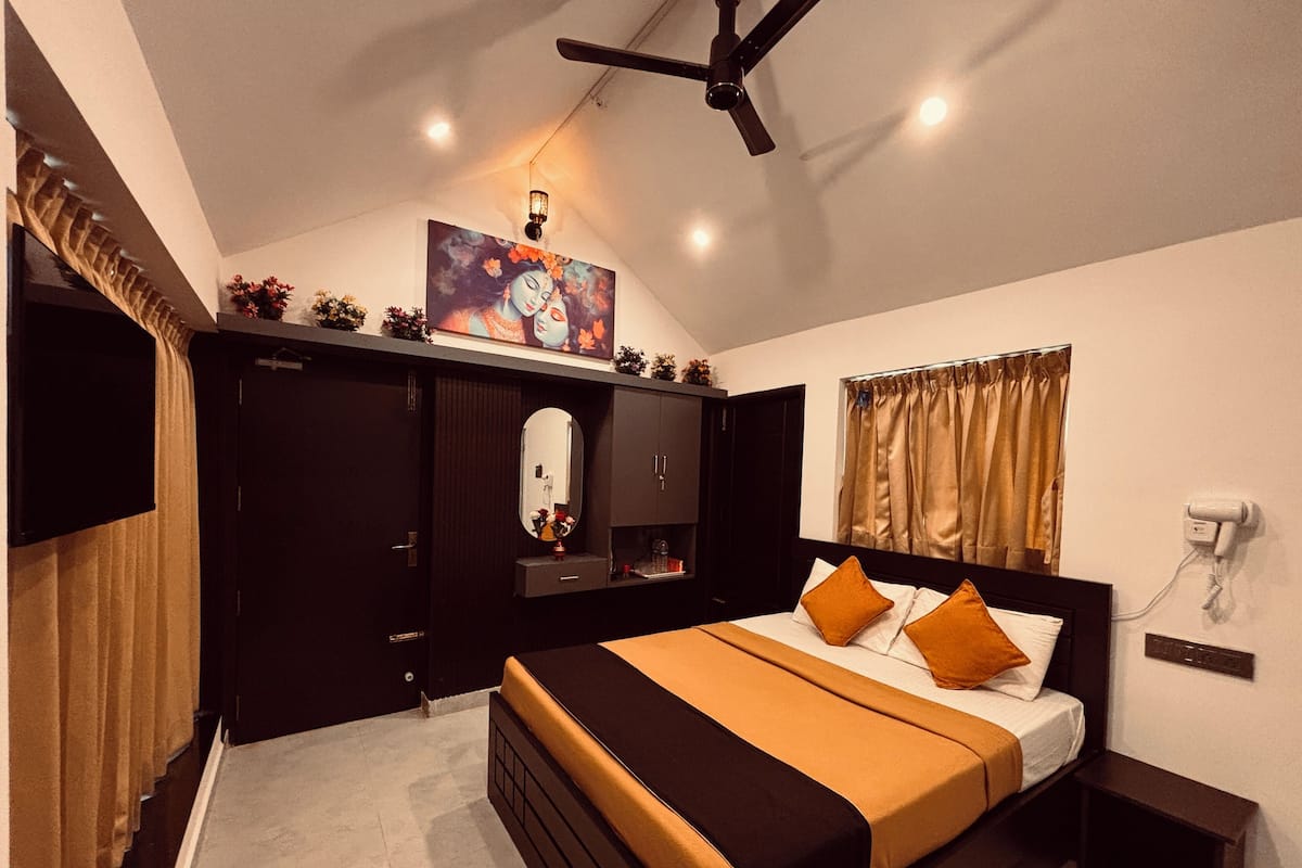 Standard Room | Hypo-allergenic bedding, desk, free WiFi, bed sheets