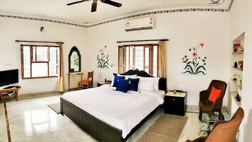 Heritage Room with Garden View | 4 bedrooms, iron/ironing board, free WiFi, bed sheets