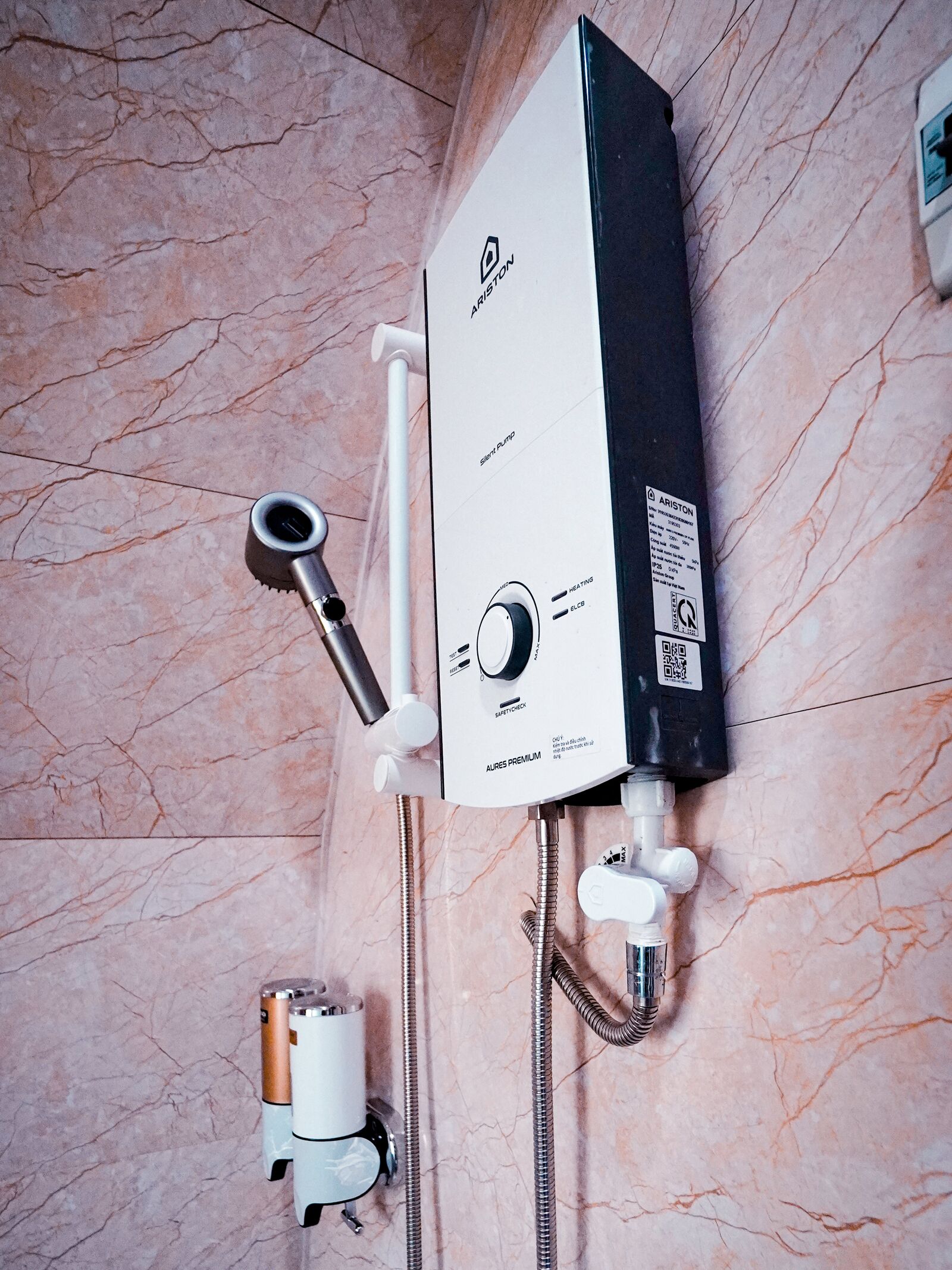 Family Room, Lake View | Bilik Mandi | Tuala disediakan, sabun, syampu, tisu tandas 