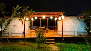 Habitació amb dos llits individuals destacada, vistes al llac | 2 dormitoris i wifi gratuïta