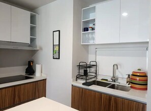 Fridge, microwave, stovetop, coffee/tea maker