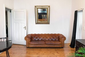 Living area - Artistic Apartment in the Heart of Berlin (Berlin)