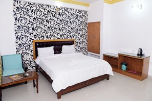 Chambre supérieure | Bureau, espace de travail pour ordinateurs portables
