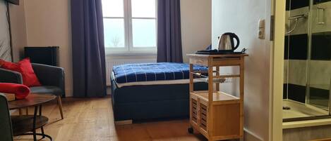1 bedroom, travel cot, WiFi, bed sheets
