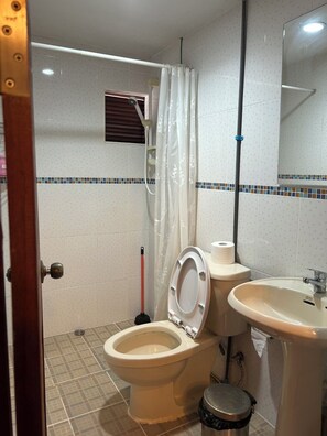 Classic House, Balcony, Garden View | Bathroom