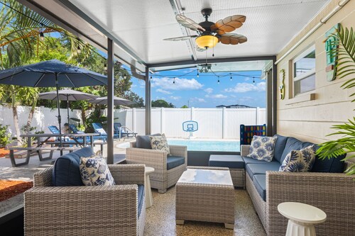 7 Min to Beach ~ Pool, BBQ & Games Getaway