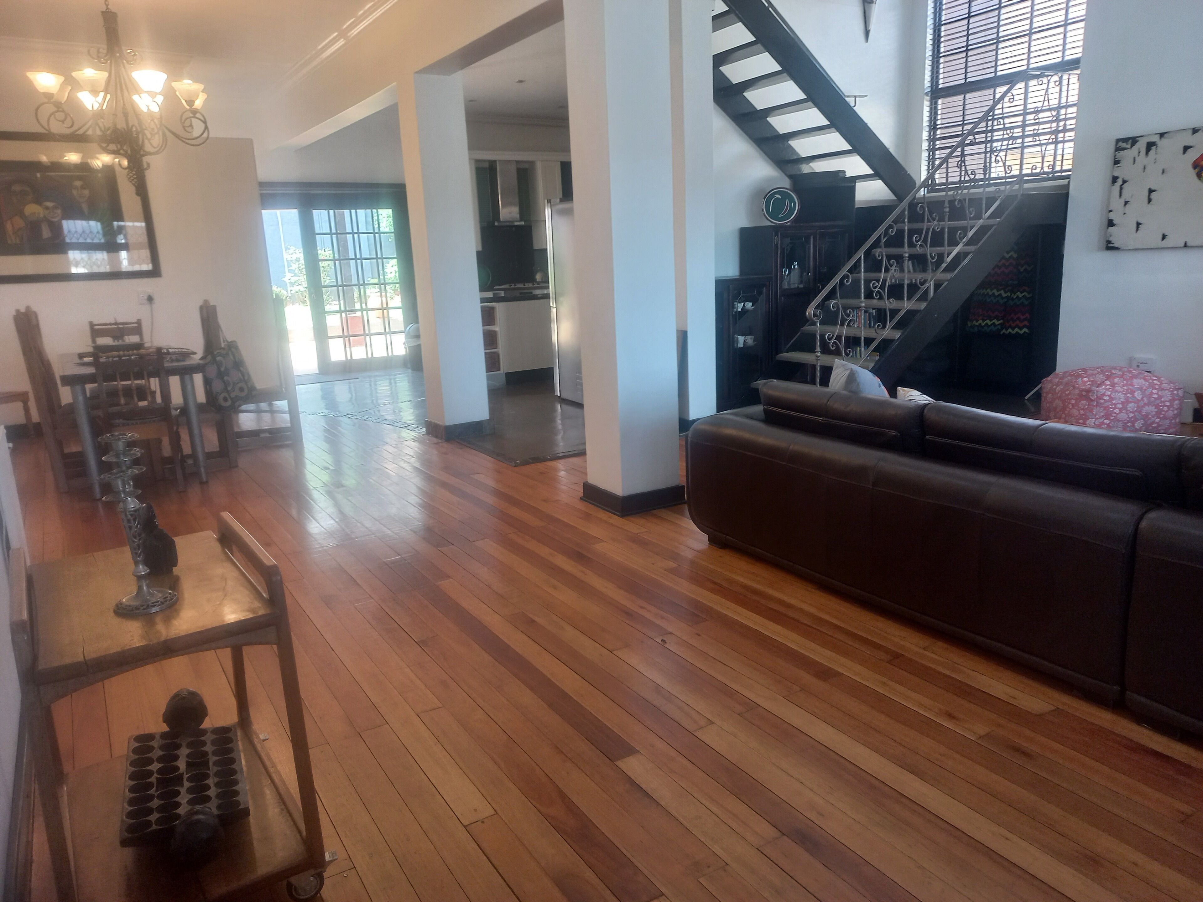 House, 3 Bedrooms, Smoking, Patio | Living room | Books