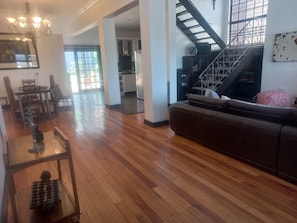 Maison, 3 chambres, fumeurs, patio | Salle de séjour | Livres