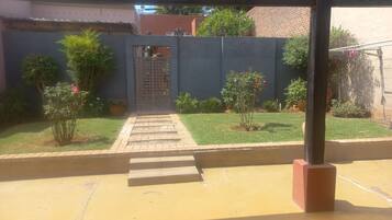 Casa, 3 habitaciones, para fumadores, patio | Áreas de la propiedad