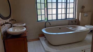 House, 3 Bedrooms, Smoking, Patio | Bathroom