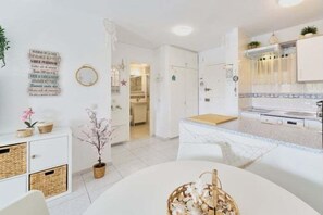 Fridge, microwave, dishwasher, coffee/tea maker