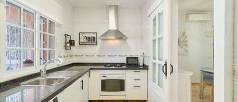 Kühlschrank, Mikrowelle, Ofen, Geschirrspüler