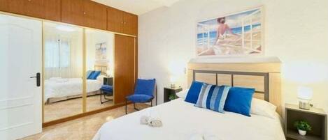 3 bedrooms, iron/ironing board, internet, bed sheets