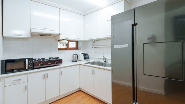 Basic Room, 1 Bedroom (yellow 102) - Taean Norabureo Pet Pension (Taean)