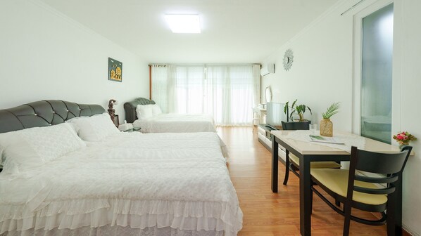 A bedroom with two beds, a desk, and a chair. - Taean Norabureo Pet Pension (Taean)