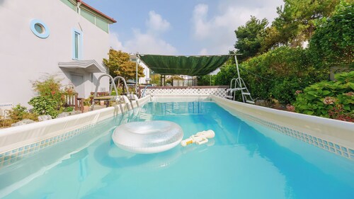 Taean Norabureo Pet Pension