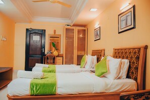 Free WiFi, bed sheets - Naksha Tree Hotels - Mogappair (Chennai)